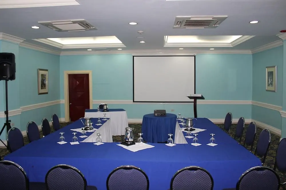 The Knutsford Court Hotel Kingston 3*,